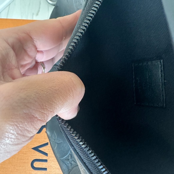 Authentic Louis Vuitton Discovery Bumbag - Picture 4 of 6